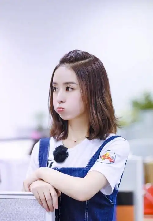 赵丽颖嘟嘟嘴圆脸才是特色啊zt