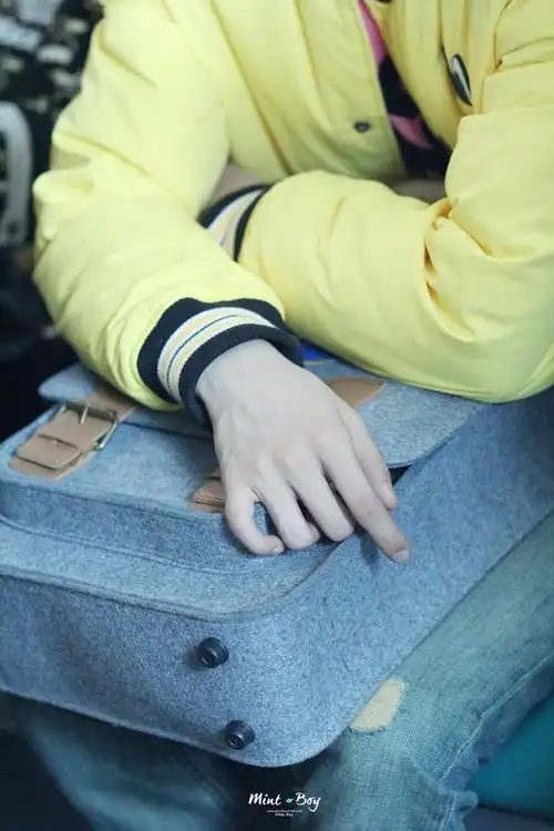 [tfboys][新闻]150104 王源细节控手控颜控图 6p