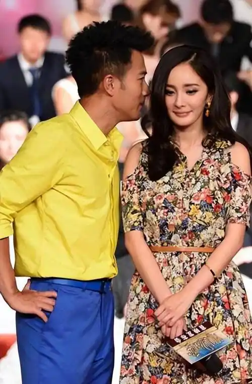 看到杨幂事业已经成功了,曾经的爆料人,亲自出现在人们的视野中诉说着