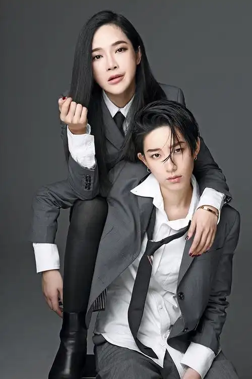 艾菲李斯丹妮制服合体写真图片