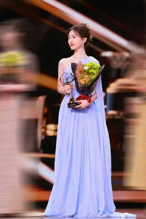 微博之夜名场面杨紫肖战同框,刘诗诗,刘亦菲,胡歌,杨幂同台_造型