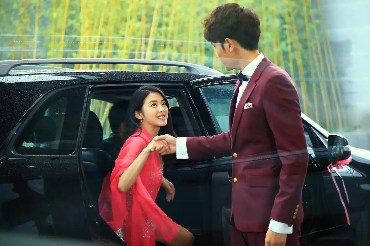 张含韵彭冠英被曝秘恋三年入女方香闺或同居