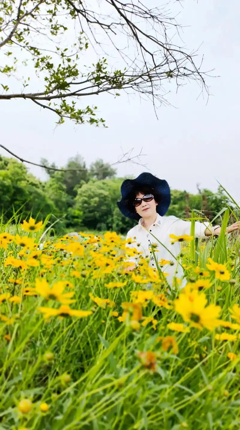 每一张照片,都是时光标本…记得微笑,因为微笑是最美的风景…… - 抖