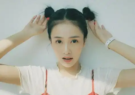 头顶两个丸子头娇俏可爱,就问你好看不_女生扫一扫脸型配发型_扫一扫