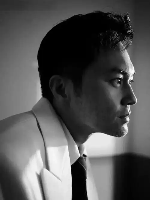 张智霖:从歌坛新秀到影坛巨星的传奇之路