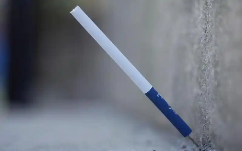 点燃一支烟不吸它它能不能自己烧完老烟友顺便猜猜这是什么烟