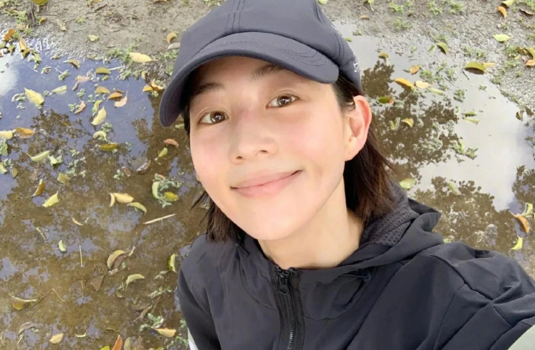 38岁张钧甯晒素颜跑步照网友这大概是她永远18岁的原因