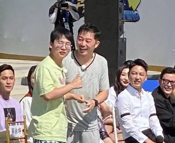 跑男睡衣大集合,衣服展示各自年代,张翰穿着太整齐