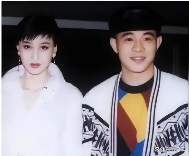 李连杰晒妻子近照,老婆利智衰老似奶奶,李连杰可有后悔过?