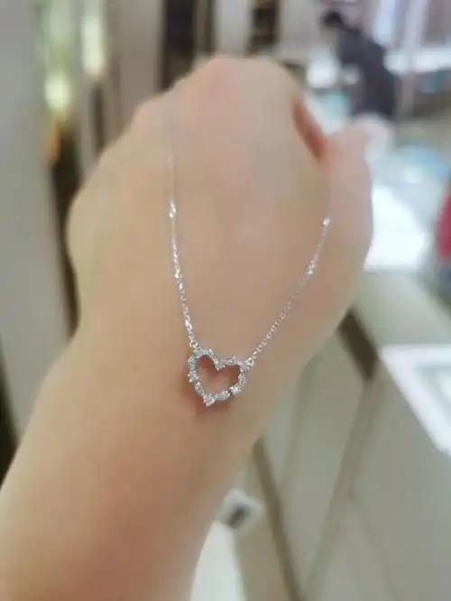 周大福钻石项链