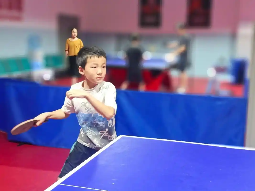 偶得一组高远乒乓球俱乐部一个少年的训练图片,少年强则国强!# - 抖音