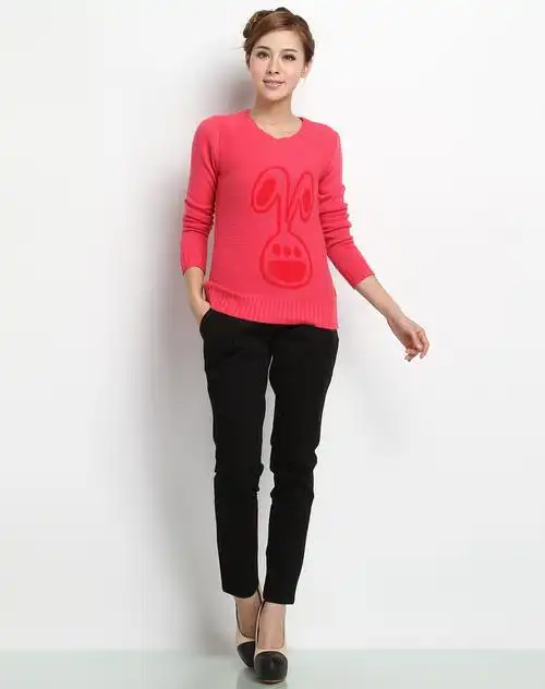 绯红色圆领长袖毛衫