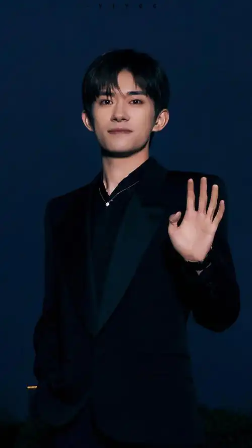 易烊千玺微博年度品质电影人##与易烊千玺共赴微博之夜##微博之夜神