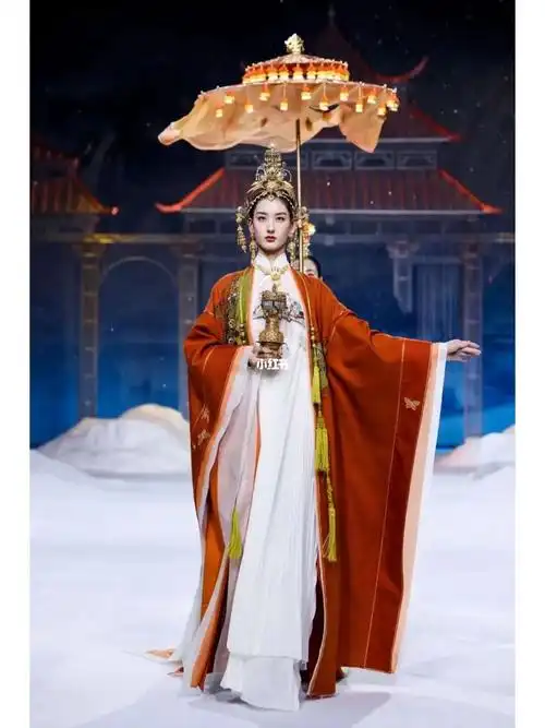 熊英盖娅传说2023ss乾坤碧落时装秀