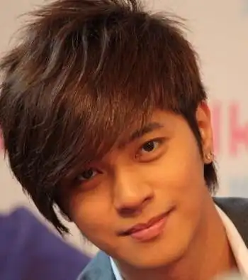 谁能给我提供一张罗志祥在娱乐百分百节目里的那个金色斜留海发型图