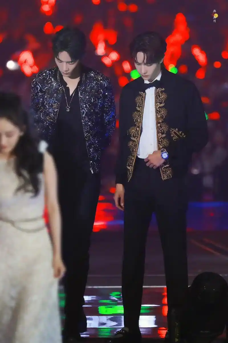 时隔800多天,博君一肖再次同台#博君一肖 #王一博肖战 #同台