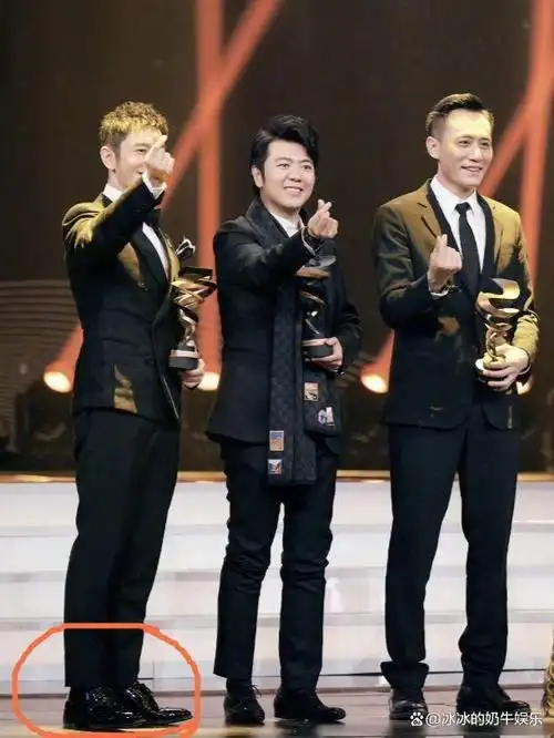 还有人在质疑何炅的身高,好几年前不就已经解密了吗?