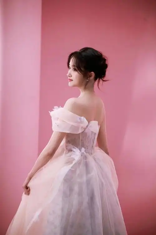 我们关晓彤最美～不接受任何反驳……__财经头条