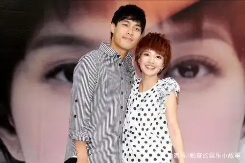 杨祐宁深夜晒娃营业,郭采洁成意难平,事业有成化身秀恩爱狂魔?