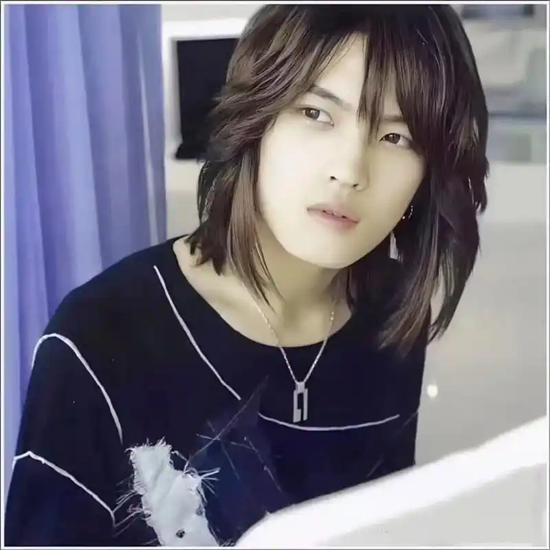 我也发一次图片吧哈哈.#东方神起 #金在中 #向风而行简直是 - 抖音