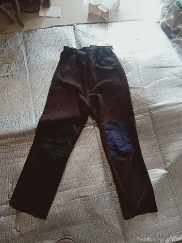 怀旧老补丁裤子