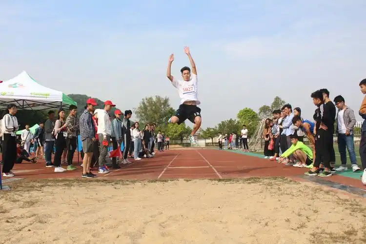 运动不停息 青春不谢幕——我校隆重举行第四届学生田径运动会-广州
