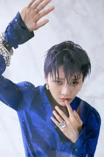 刘雨昕浴室大片 性感撩人,眼神杀 !疯狂心动 !