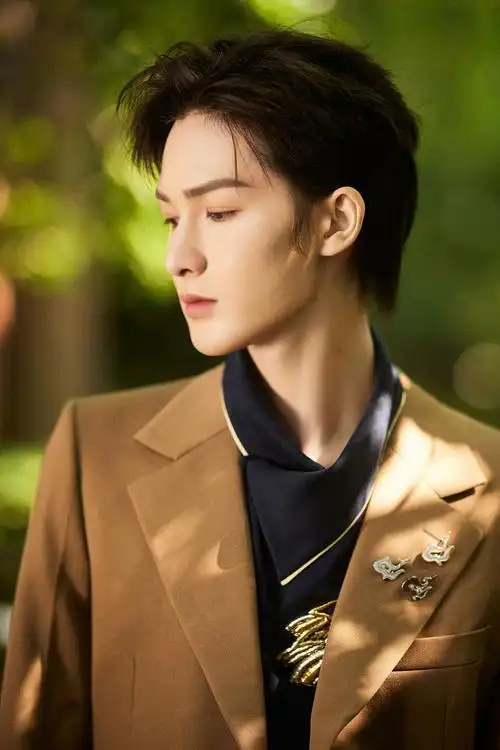 朱正廷全开麦异乡人温暖2021中国上海青年公益音乐会