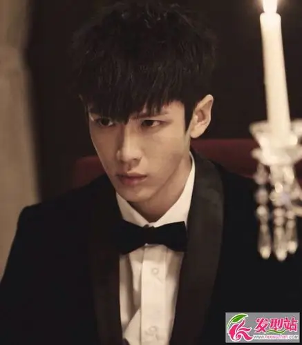 男生碎刘海减龄萌萌哒_发型站_最新流行发型设计发型图片与美发造型