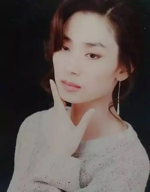 57岁港姐邝美云:不囿于起点与出身,把自己活成了传奇_香港_事业_珠宝