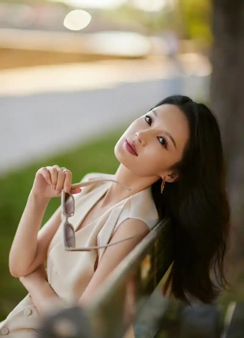 李沁主演的《长风破浪》开通官博,有网友表示,李沁成为唯一搭档过肖战