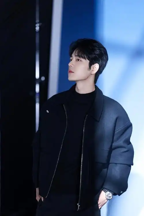 肖战全黑色系穿搭