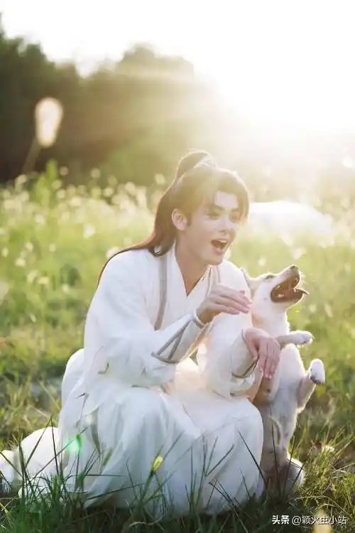 5娱乐瓜:迪丽热巴成毅许凯杨超越曾舜晞张馨予龚俊沈月邢昭林_男友