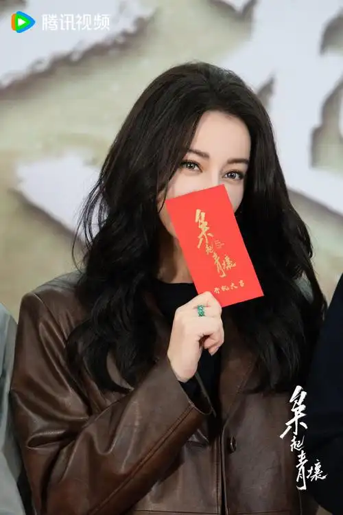 迪丽热巴复古皮衣##枭起青壤