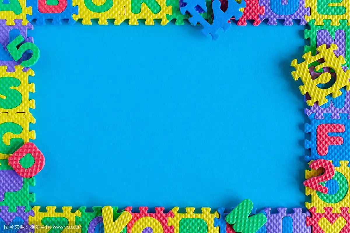 图片简单的海报框架的儿童玩具拼图.模型和模板场景与蓝色背景