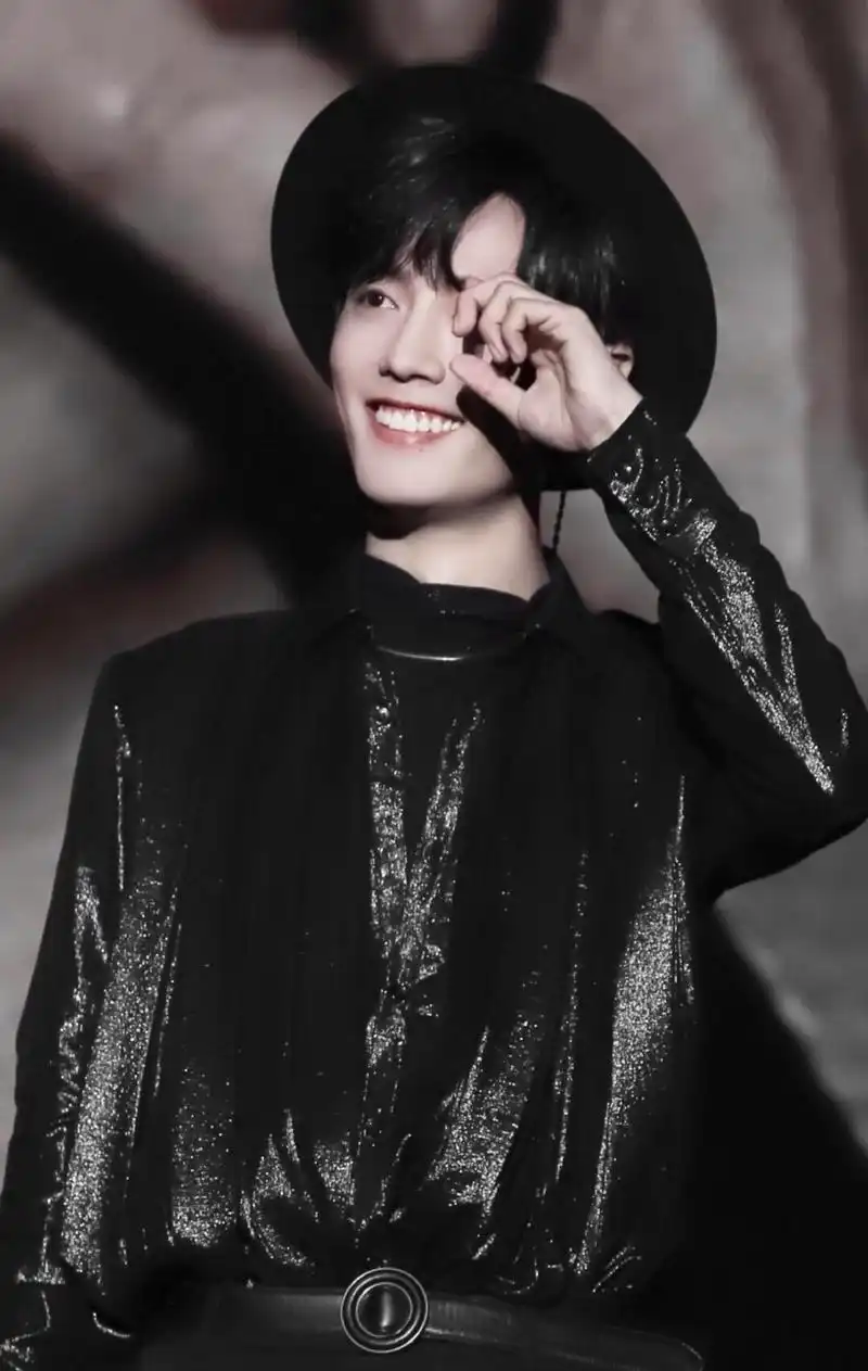 肖战的笑容好治愈,陷入就走不出来了