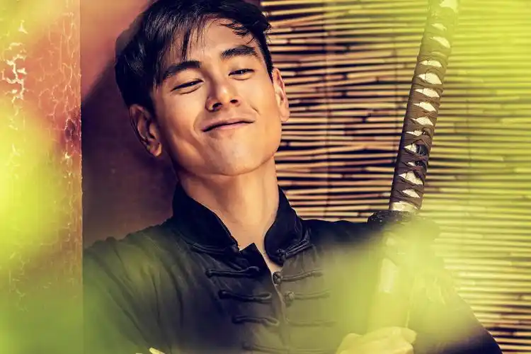 邪不压正许晴曼妙身材成功抢镜彭于晏完美肌肉