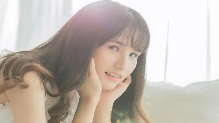 清纯美女无辜可爱高清桌面壁纸