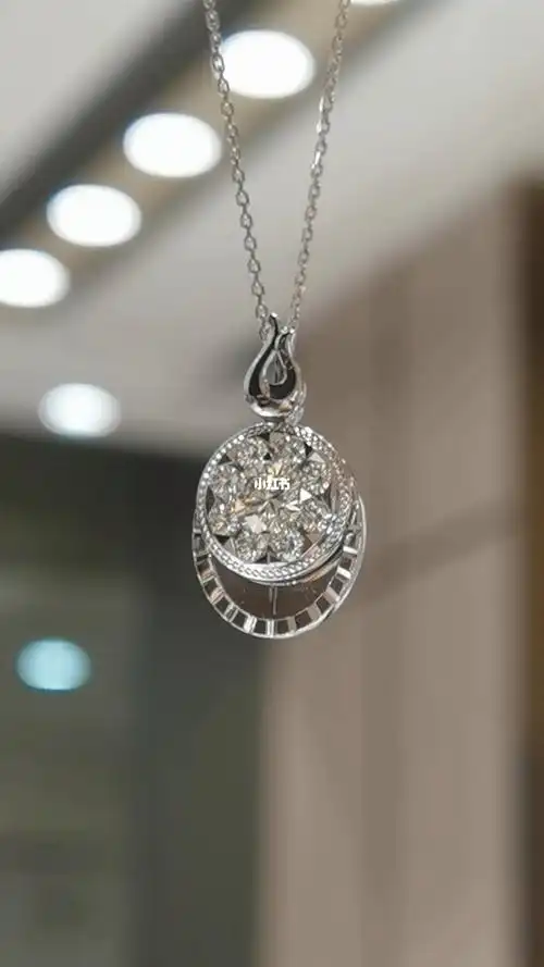 周大福春雪系列玄彬联名款钻石项链