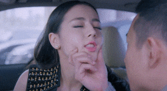 爆笑gif动图看一次笑十次大哥不要直瞪瞪的盯着妹子看了