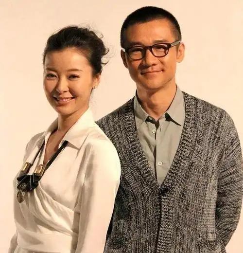 回顾演员黄志忠跟前妻风雨同舟13年离婚后至今单身