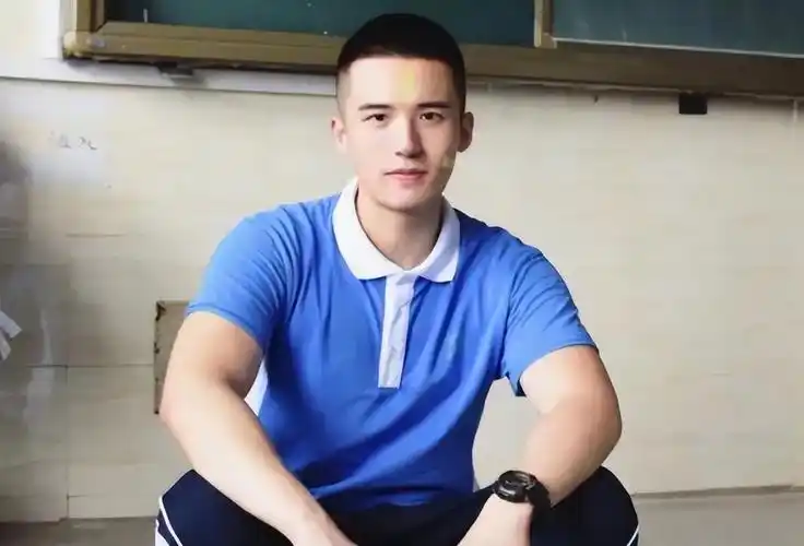 中学生发型标准出炉,男生清爽少年感十足,女生却直呼难以接受