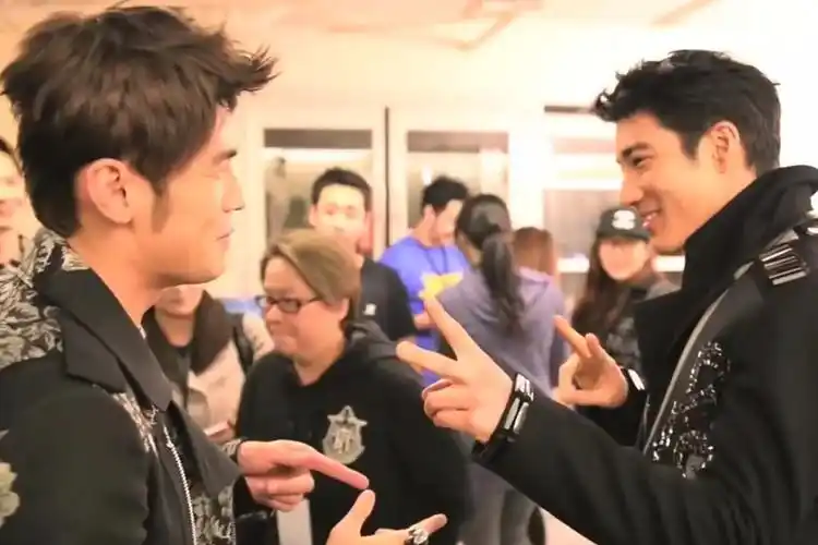 双厨狂喜周杰伦为王力宏庆生双人合唱