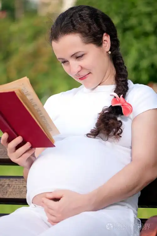 怀孕的女人照片-正版商用图片1ae5n9-摄图新视界