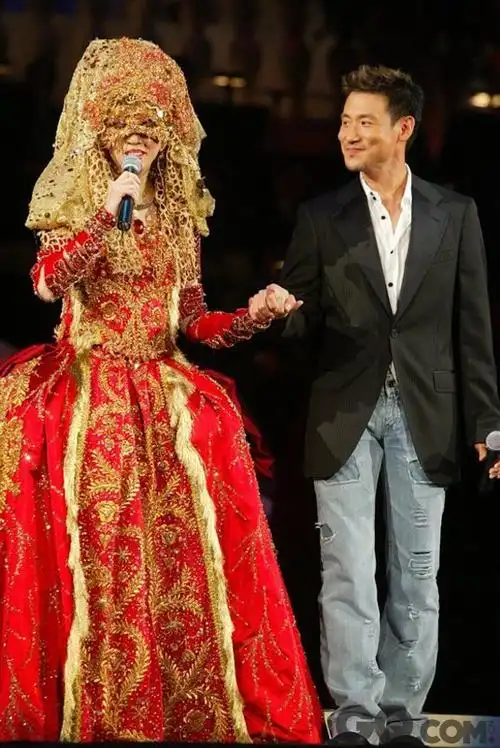 2003年11月6日,"梅艳芳经典金曲演唱会"在香港举行,张学友与梅艳芳