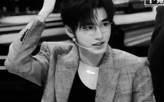 【宋亚轩】又是金丝眼镜又是花衬衫!下期是老公啊啊啊啊!