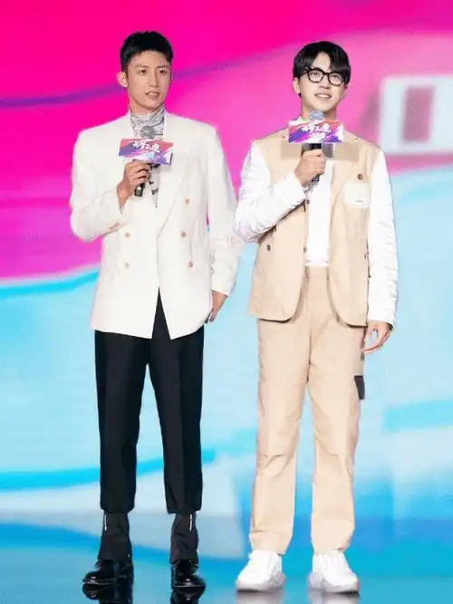 黄景瑜许魏洲打破"禁令"首度同框!黄景瑜许魏洲将再度合作?