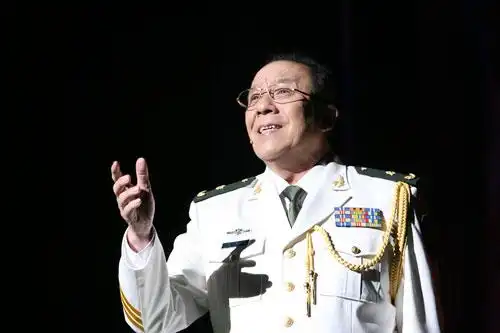 著名歌唱家杨洪基