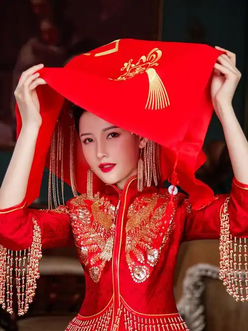红盖头结婚中式秀禾缎布蒙头红新娘婚礼刺绣头巾新款红色头纱