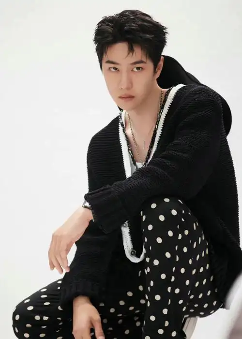 王一博街舞5毛衣造型花絮照##王一博这就是街舞5最新花絮照